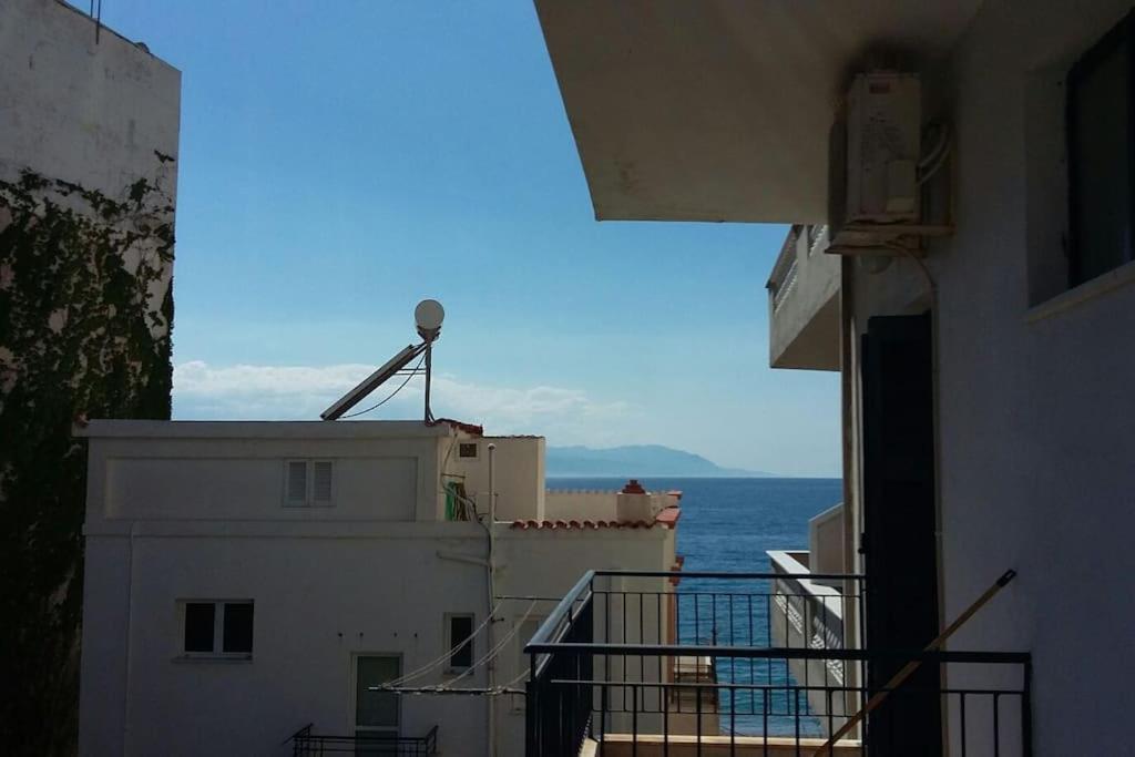 Seaside Family Apartment Loutraki 外观 照片